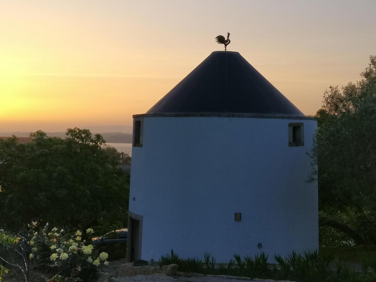 Ola Belem! Cozy Windmill, Stunning Views To Lisboa Bed & Breakfast Caparica Dış mekan fotoğraf